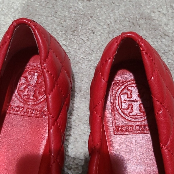 NEW: Tory Burch quilted leather Gold cap flats - Picture 3 of 4